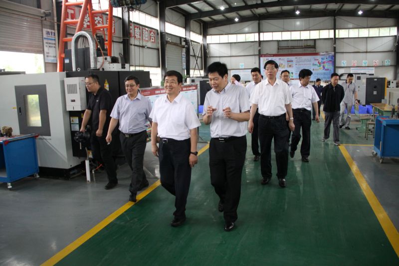 中央統(tǒng)戰(zhàn)部副部長、國家民委主任、黨組書記巴特爾、省委常委、統(tǒng)戰(zhàn)部部長崔保華，州委書記林書成，州委副書記、州長羅涼清、中央統(tǒng)戰(zhàn)部七局局長沈陽，國家民委辦公廳主任張京澤、研究室主任石玉鋼，省委統(tǒng)戰(zhàn)部副部長、省民宗委主任姚斌參加調(diào)研 (3).JPG