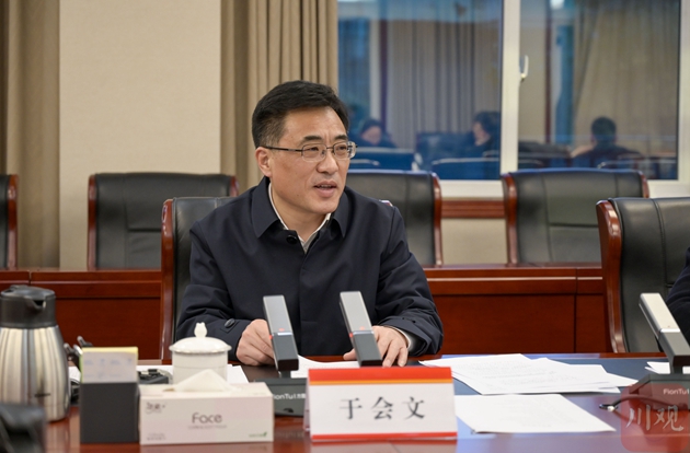 全國人大代表、重慶市渝北區(qū)委書記于會文_副本.jpg
